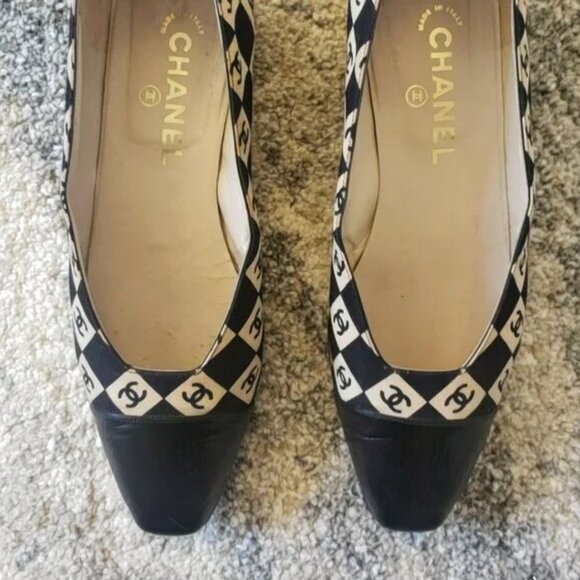 Super RARE CHANEL Vintage Flats Interlocking CCs All Over - Picture 9 of 15